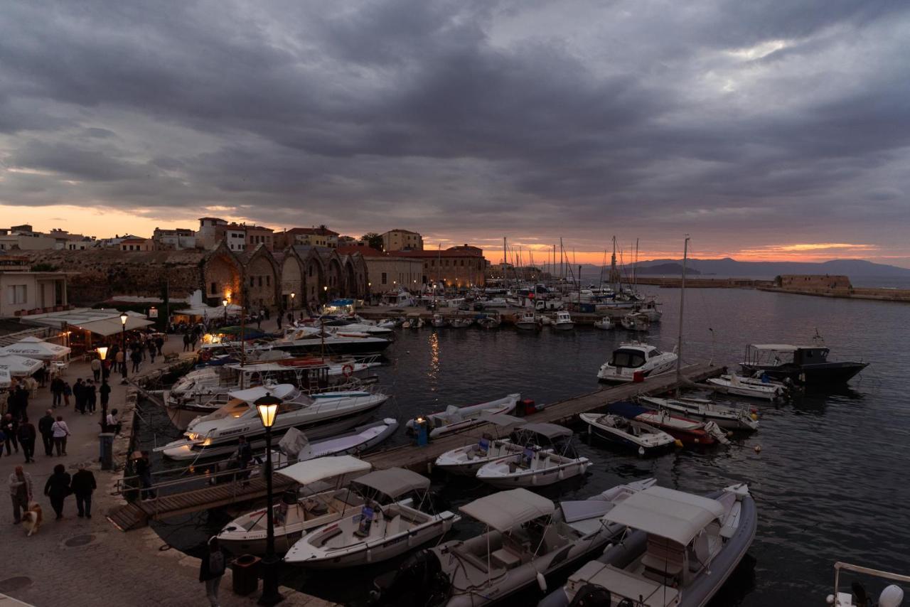 Destino Home Overlooking The Venetian Port Of Chania Ханя Екстериор снимка