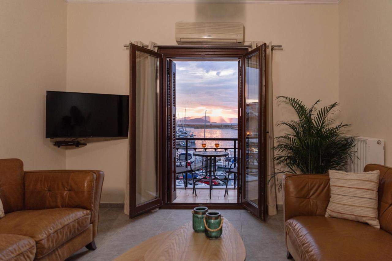 Destino Home Overlooking The Venetian Port Of Chania Ханя Екстериор снимка